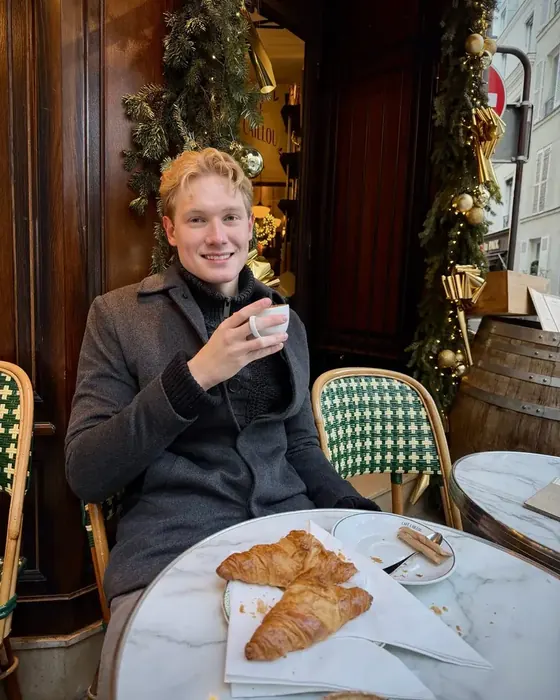 Aleksandr Romanov: Paris